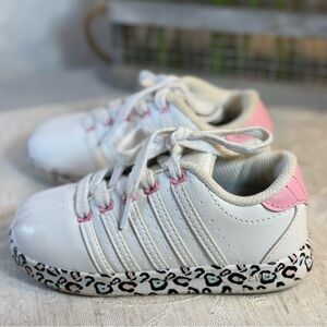 K-Swiss Classic VN Toddler Girls' Sneakers, white and pink Size‎ 9